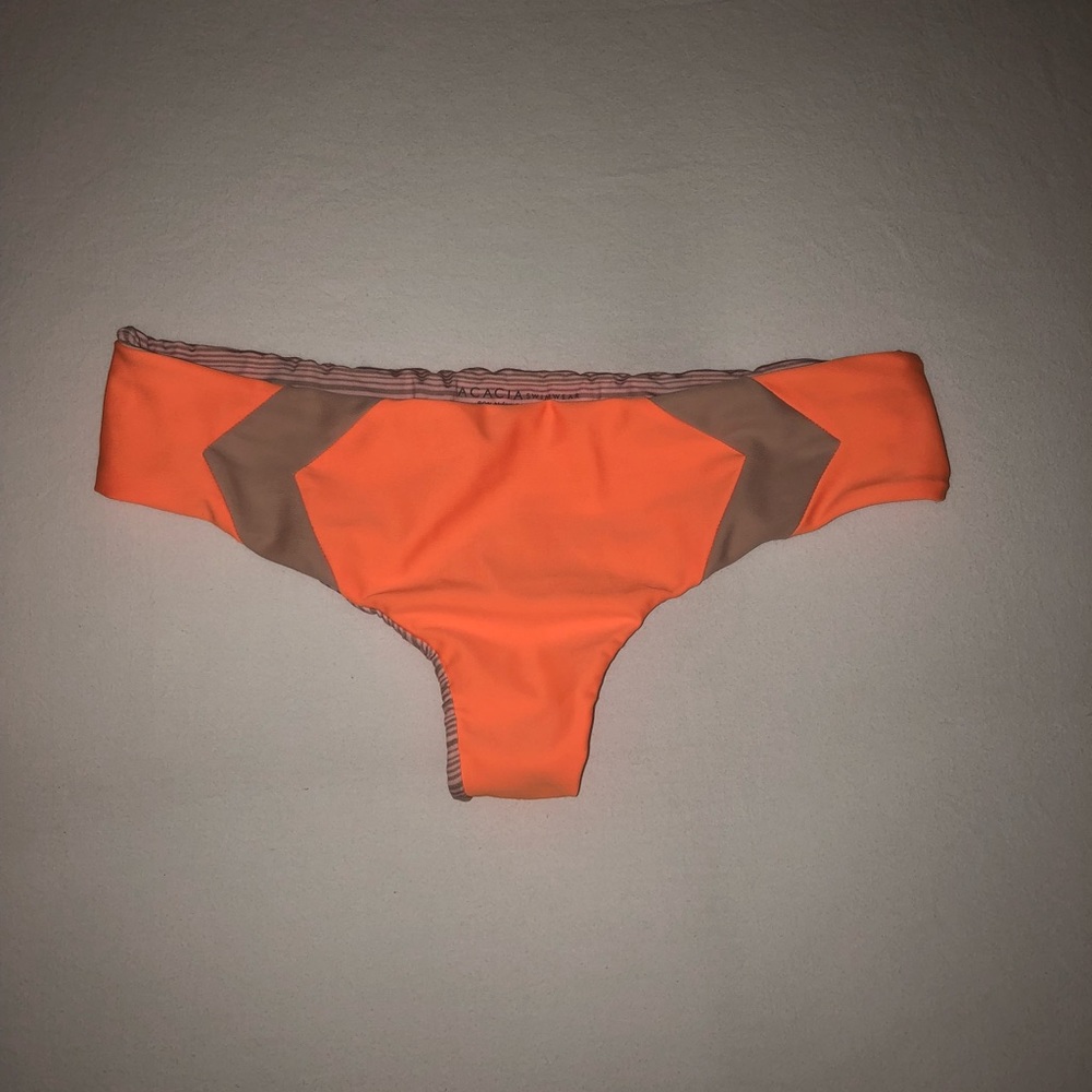 ACACIA MENTAWAI BOTTOM IN SUNSET